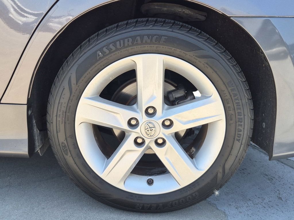 Used 2014 Magnetic Gray Metallic Toyota SE image 14