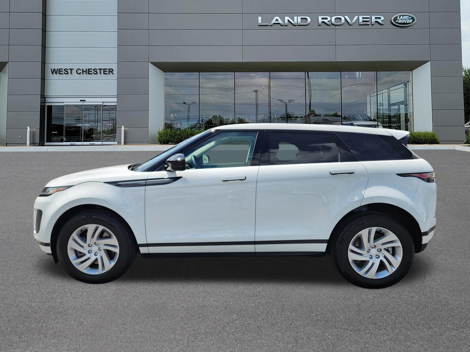 Used 2025 Fuji White Land Rover S image 5