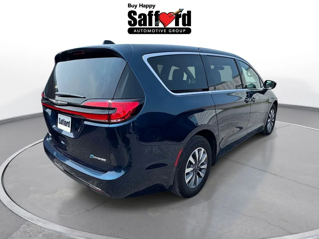 Used 2025 Blue Chrysler Select image 4
