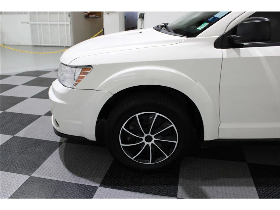 Used 2018 Vice White Dodge SE image 9