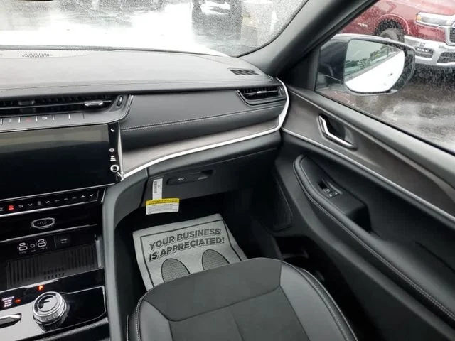 2026 Jeep Grand Cherokee Laredo - Photo 16