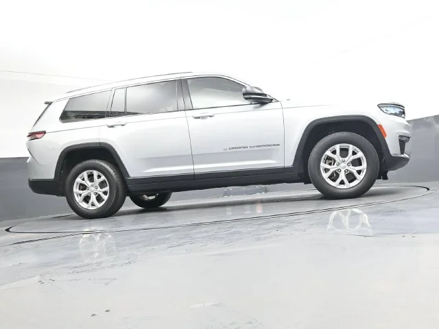 Used 2023 Silver Jeep Limited image 46