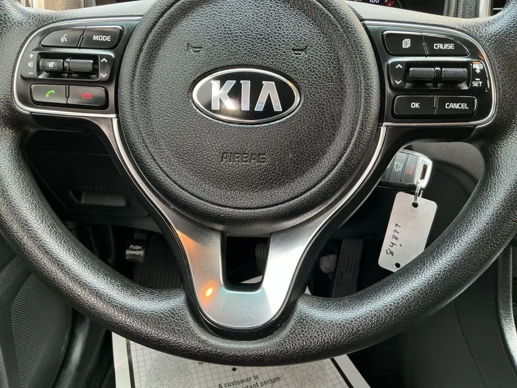 Used 2018 White Kia LX image 18