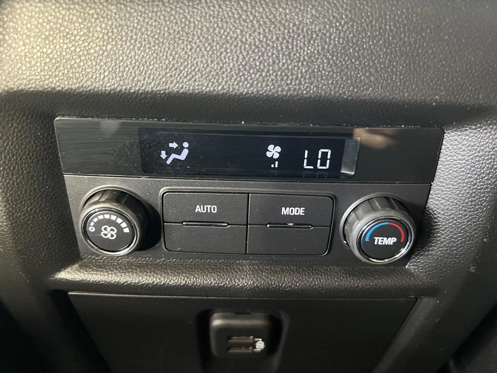 Used 2023 Mosaic Black Metallic Chevrolet LT Cloth image 19