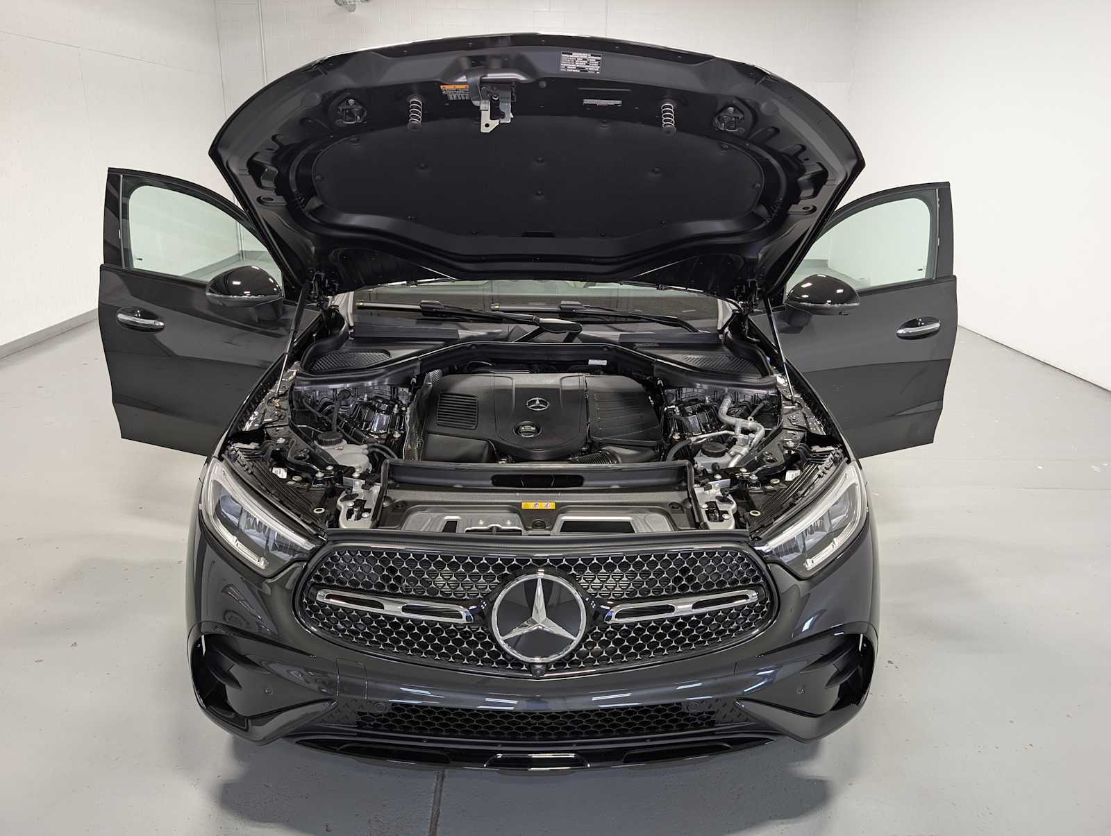 New 2026 Graphite Grey Metallic Mercedes-Benz GLC 300 image 10