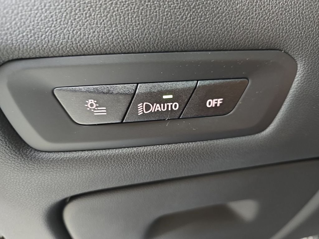 New 2026 Mineral White Metallic BMW xDrive40i image 26