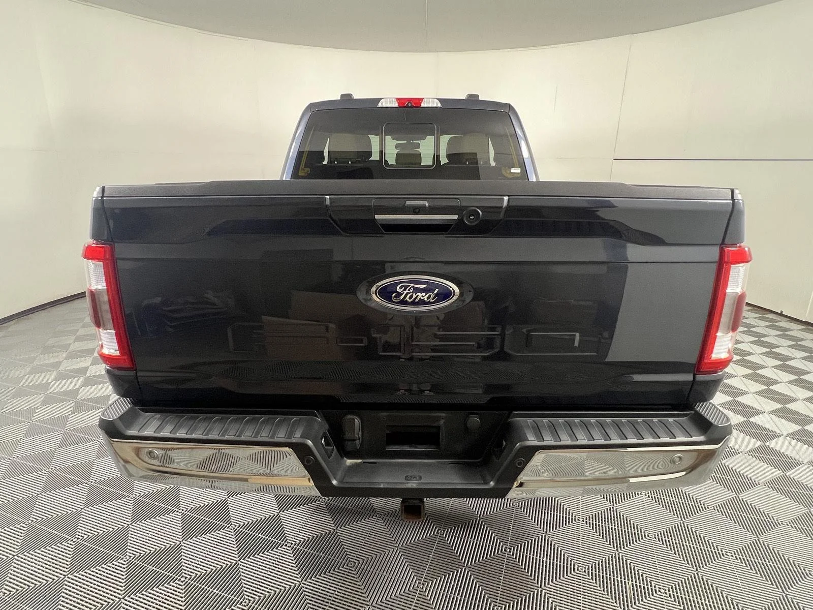 Used 2022 Smoked Quartz Metallic Tinted Clearcoat Ford LARIAT image 9