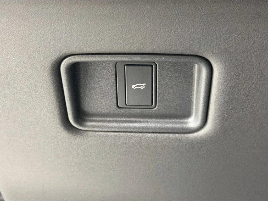 New 2026 Carpathian Grey Land Rover SE image 10