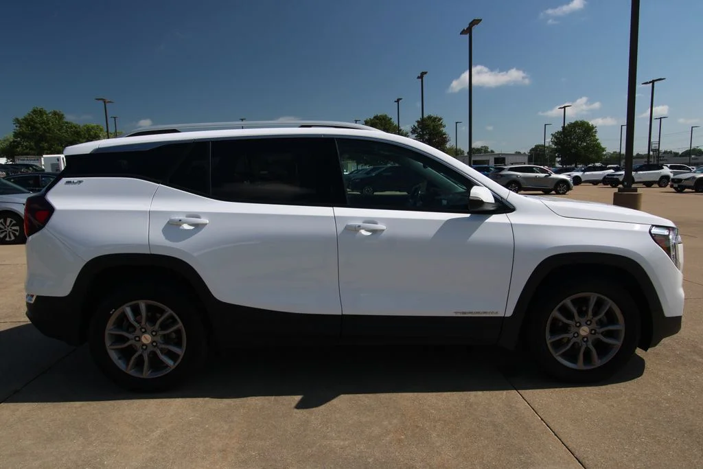 Used 2024 White GMC SLT image 4