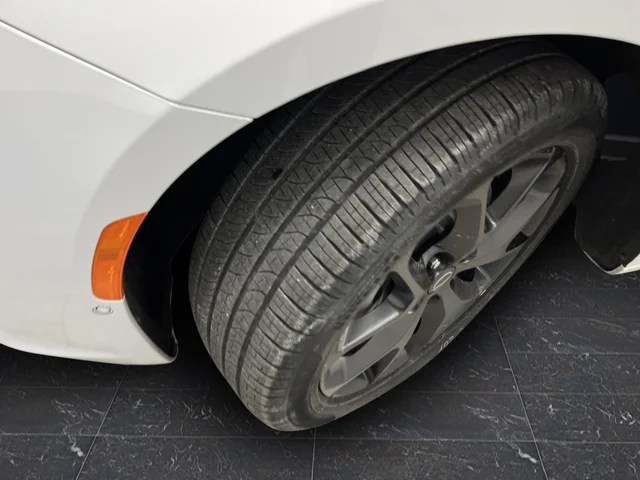 New 2026 Bright White Clear-Coat Exterior Paint Chrysler Select image 38