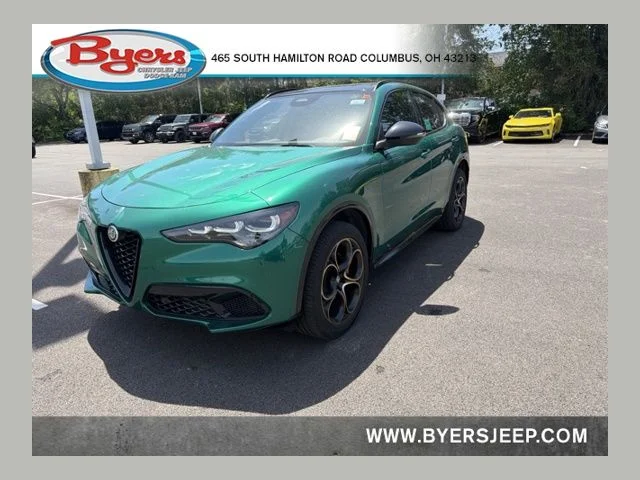 Used 2025 Green Alfa Romeo Base image 1