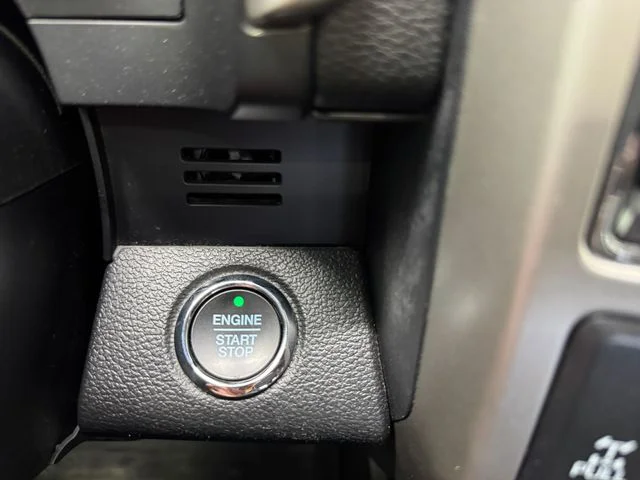 Used 2019 White Platinum Clearcoat Metallic Ford Lariat image 27