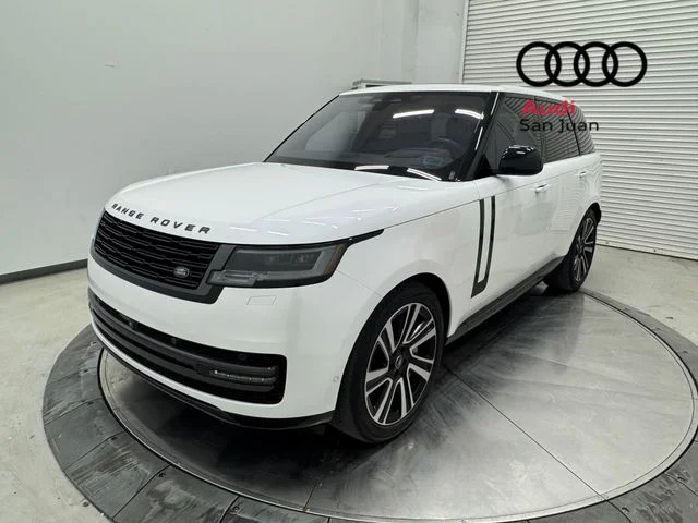 Used 2023 White Land Rover SE image 40