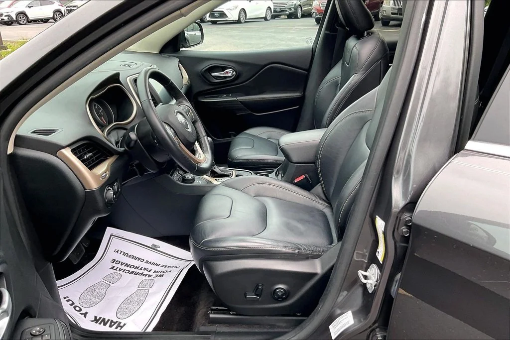 Used 2016 Gray Jeep Limited image 27