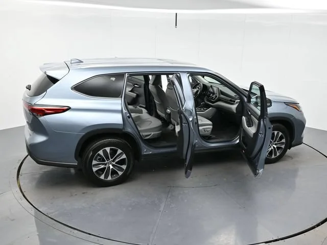 Used 2022 Moon Dust Toyota XLE image 46