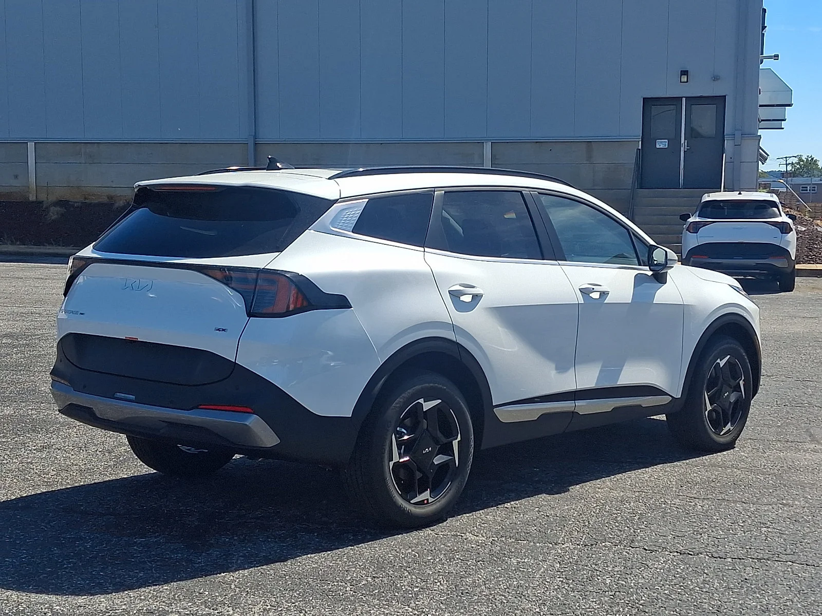 New 2027 White Kia EX image 3