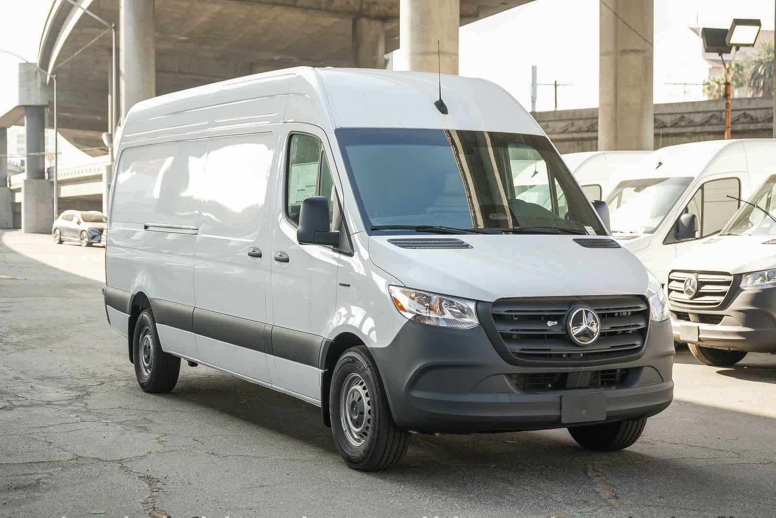 New 2025 Arctic+White Mercedes-Benz Cargo 170WB High Roof 113kW Battery RWD HO Motor image 37