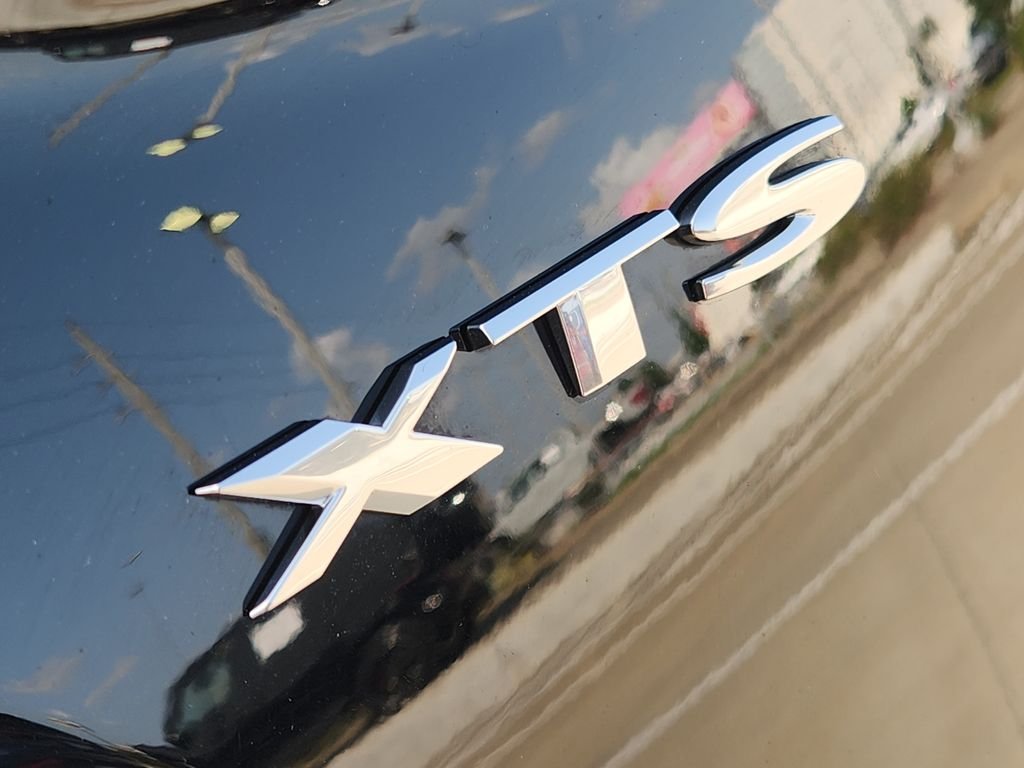 Used 2018 Black Raven Cadillac Luxury image 12