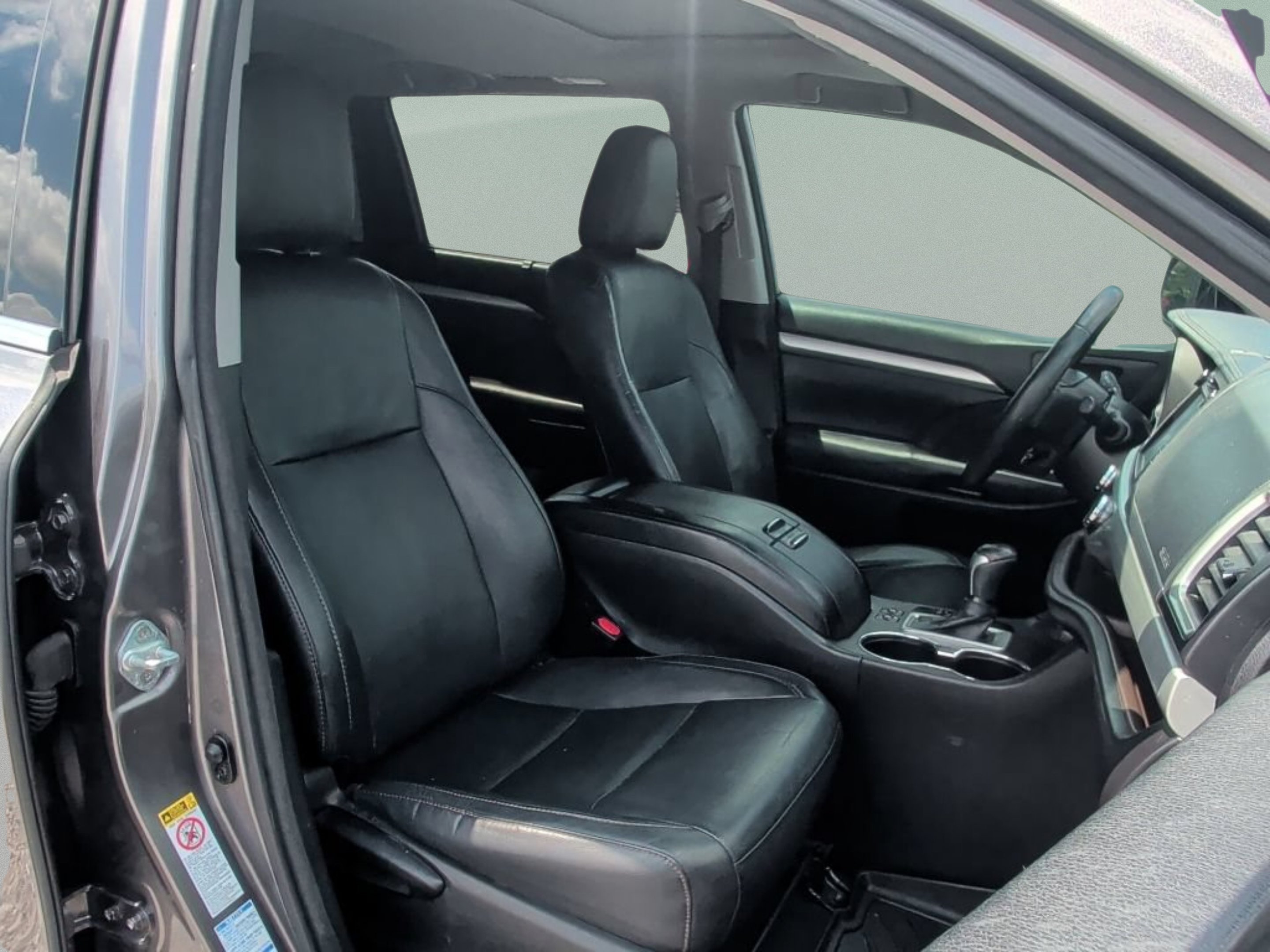 Used 2016 Predawn Gray Mica Toyota XLE image 40