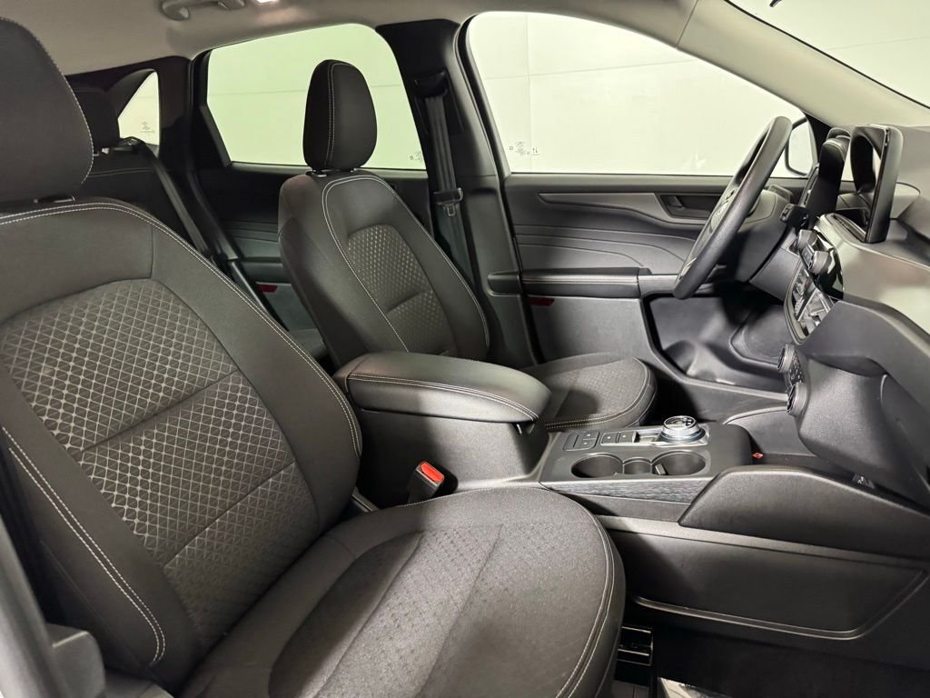 Used 2025 Space Silver Metallic Ford Active image 29