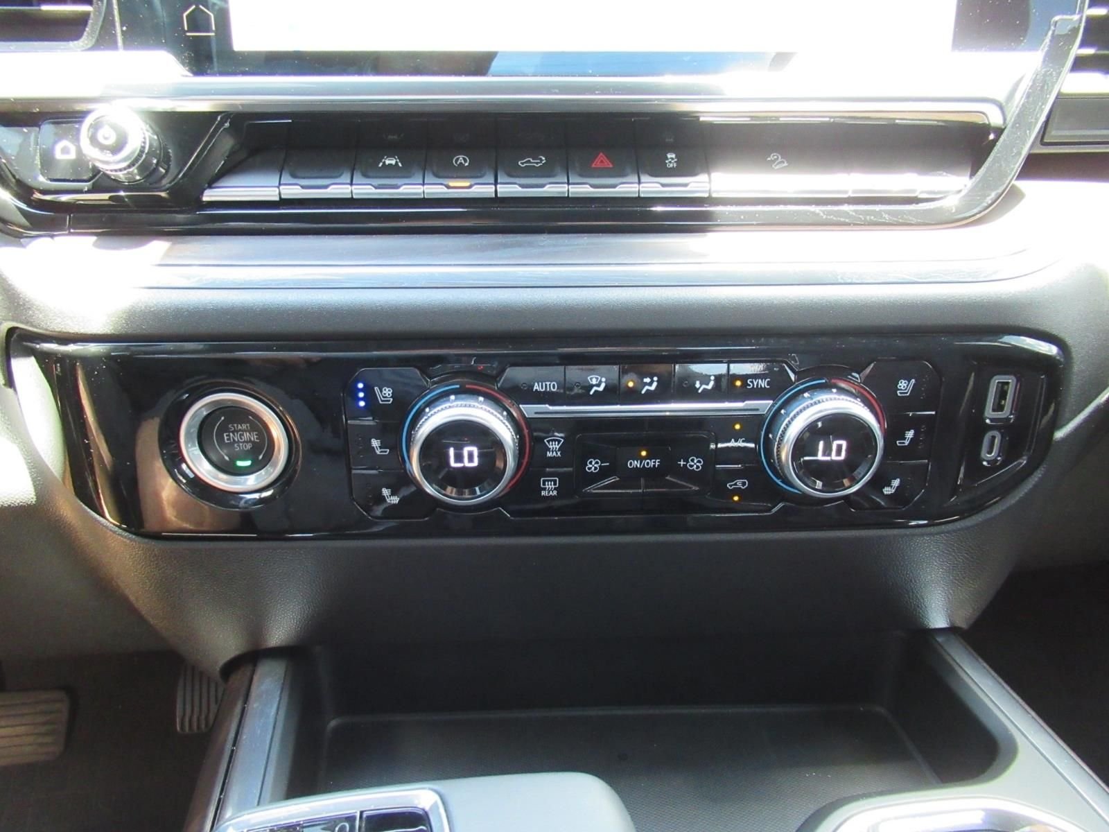 Used 2023 Black GMC SLT image 27