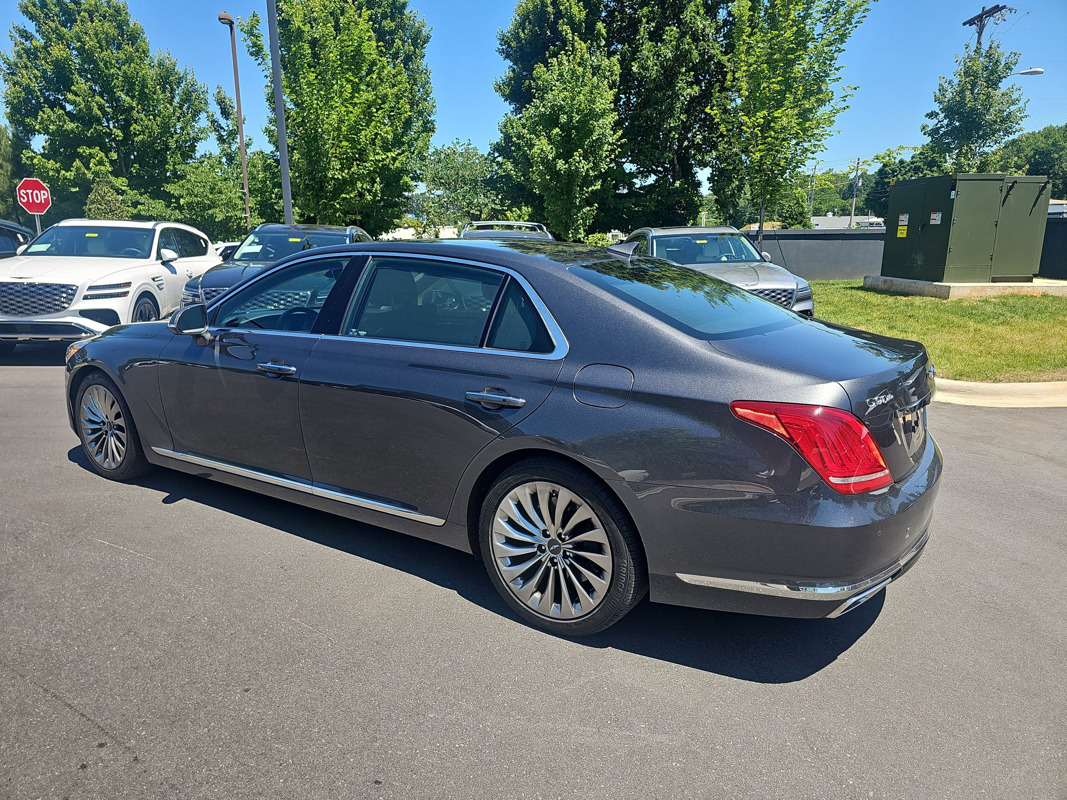 Used 2018 Gray Genesis 5.0L Ultimate image 6
