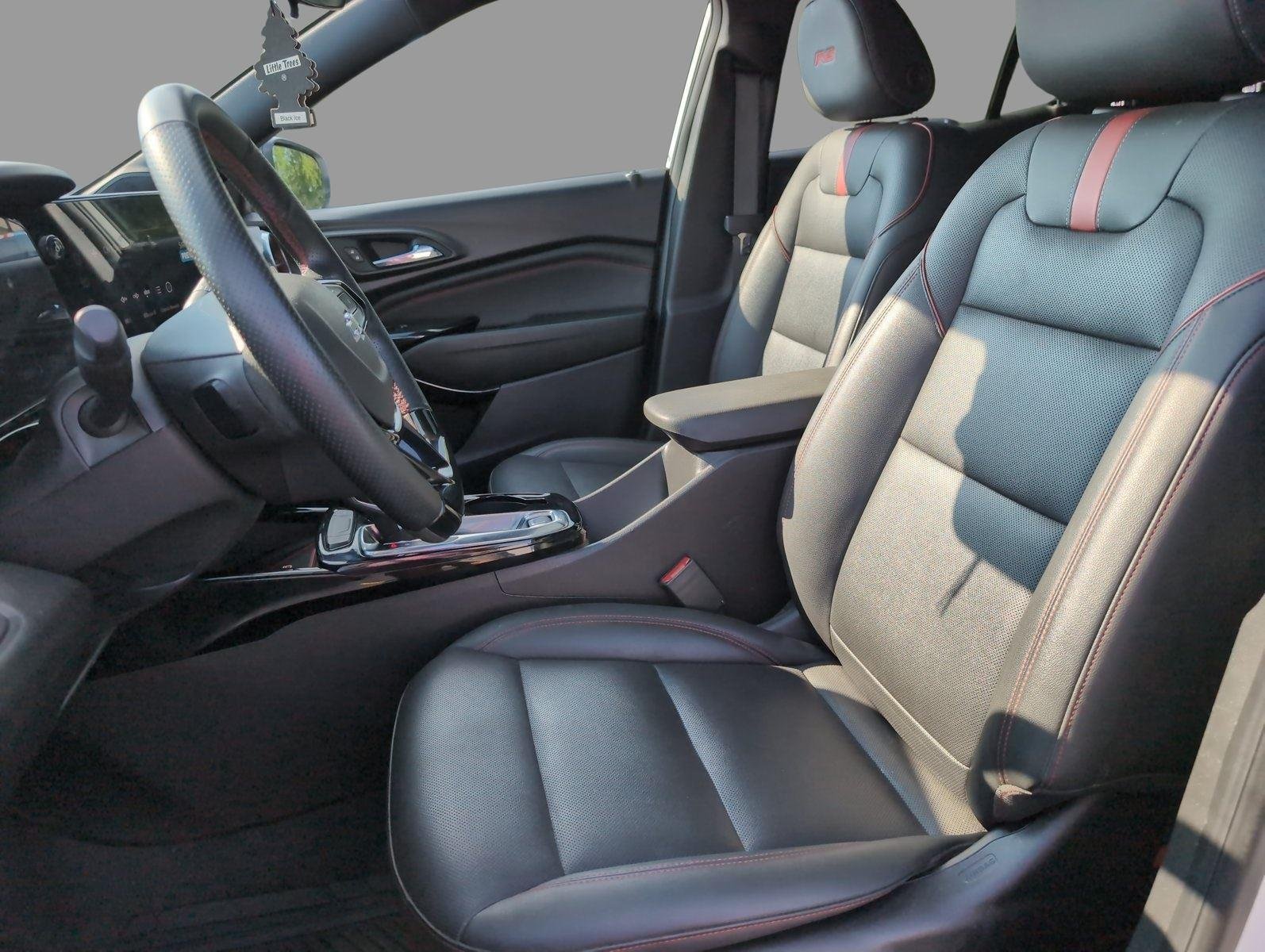 Used 2025 Summit White Chevrolet 2RS image 15