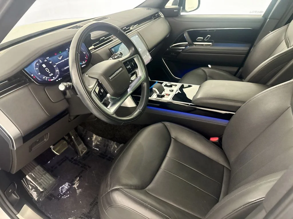 Used 2023 Silver Land Rover SE image 9