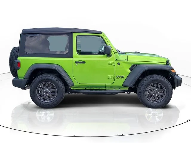 Used 2025 Green Jeep Sport S image 4