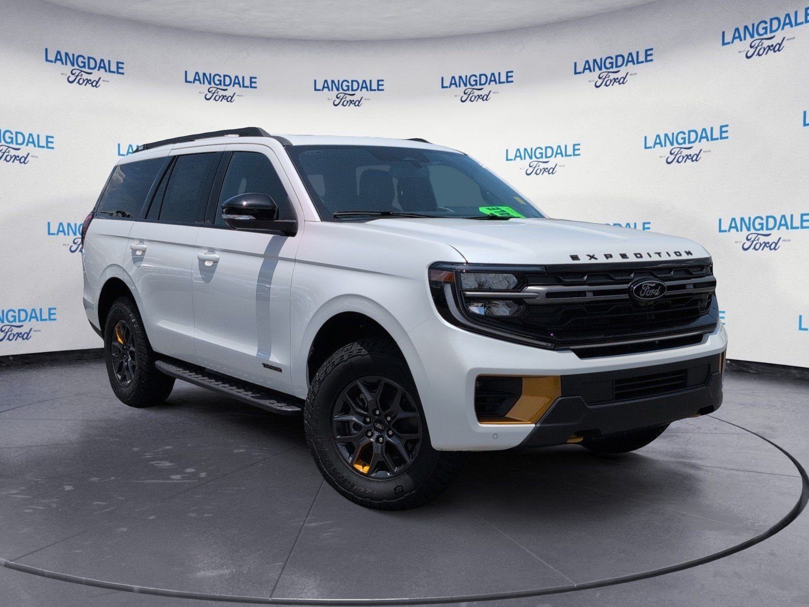 New 2026 Star White Metallic Tri-Coat Ford Tremor image 2