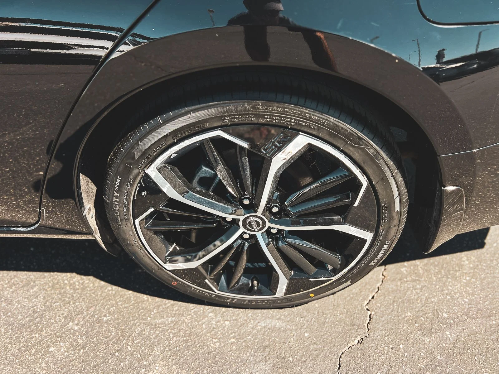 2025 Nissan Altima SR - Photo 11