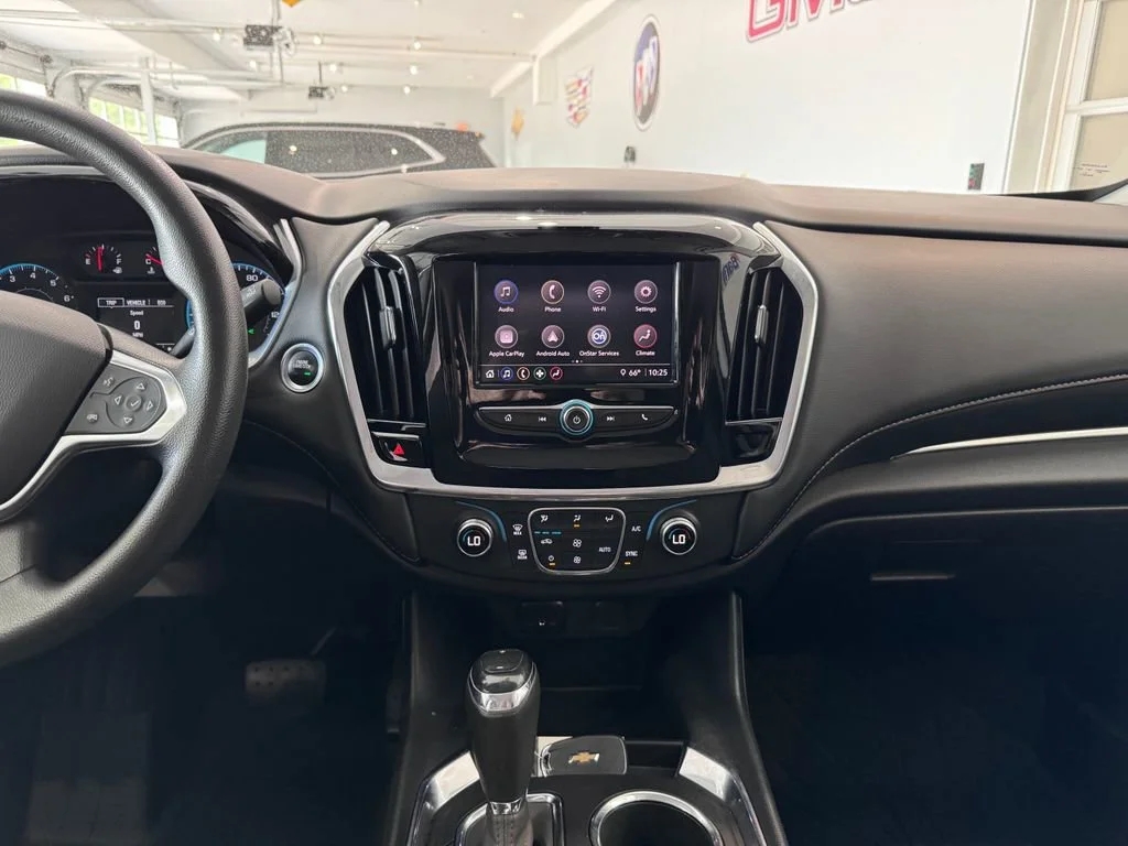 2020 Chevrolet Traverse LS - Photo 18
