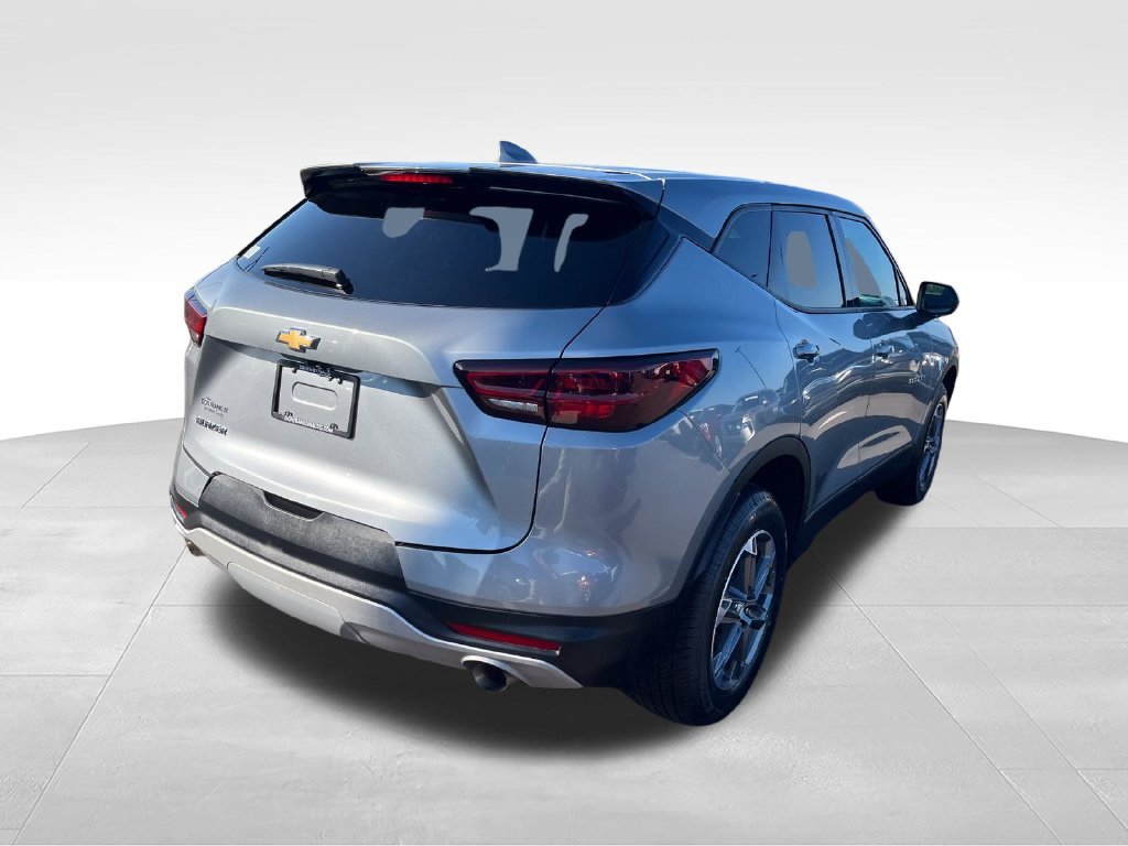 Used 2025 Gray Chevrolet LT image 5