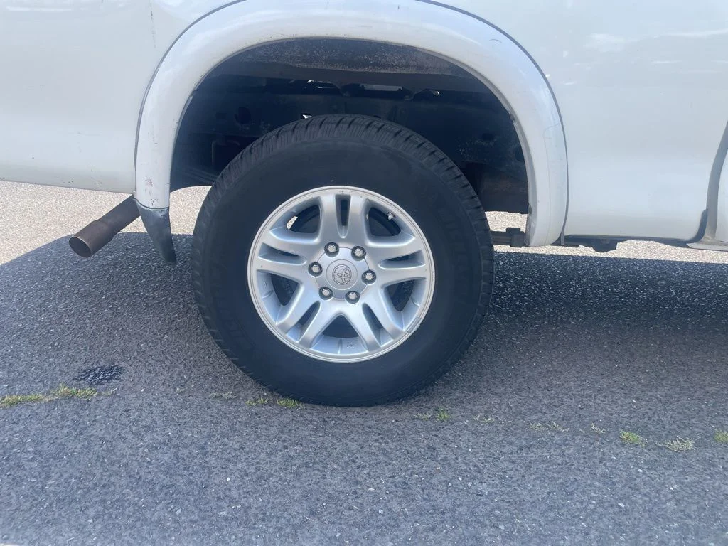 Used 2006 Natural White Toyota SR5 image 18