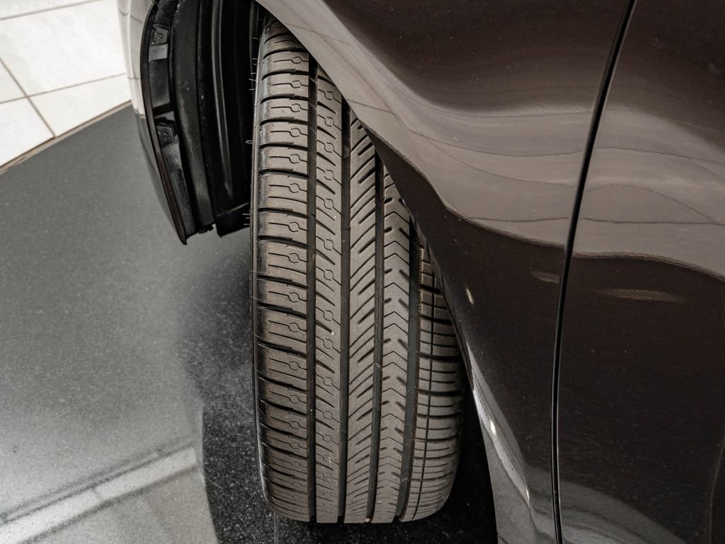Used 2014 Pearl Lexus 200h image 48