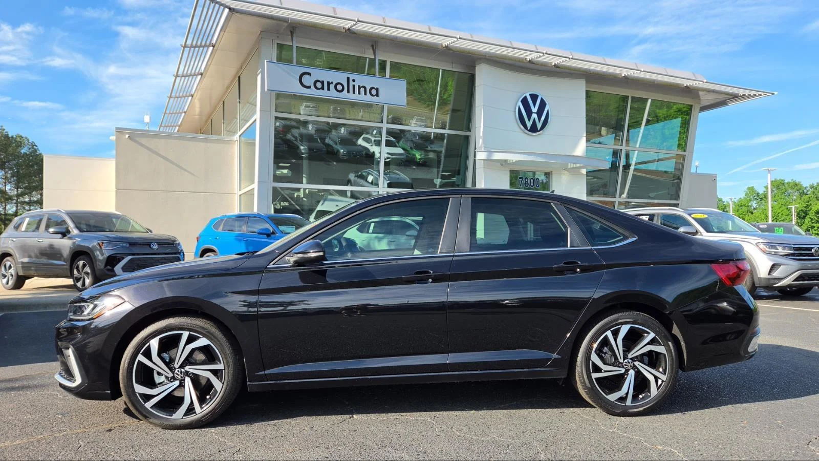 New 2026 Deep Black Pearl Volkswagen SEL image 2