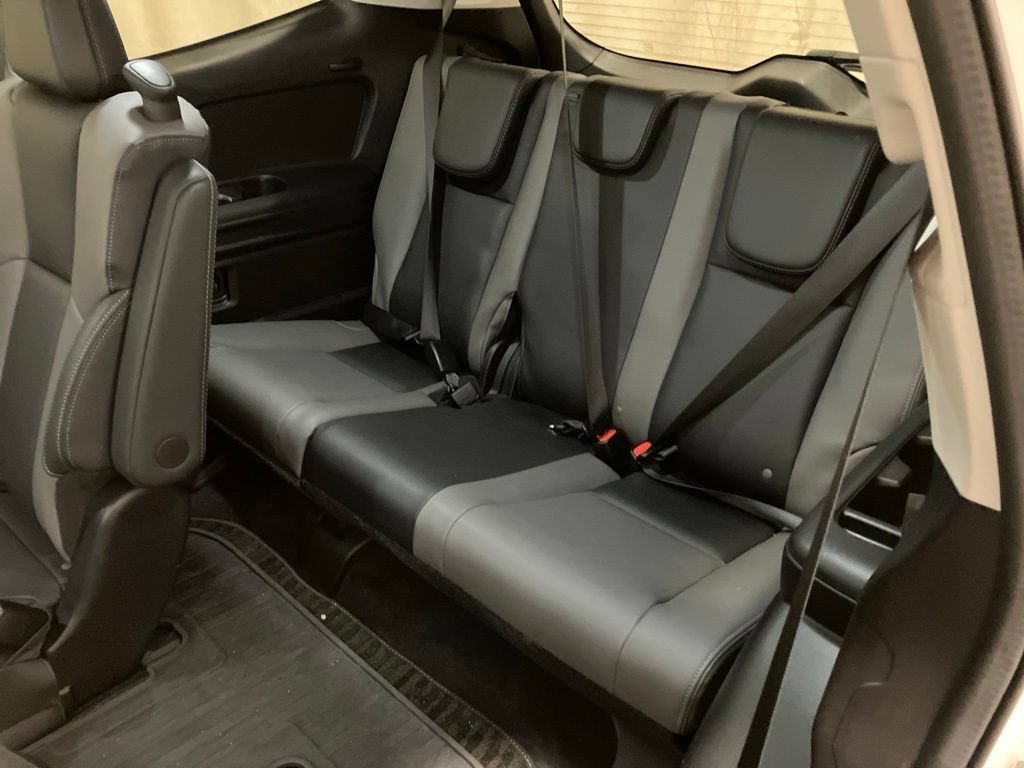 Used 2022 Crystal White Pearl Subaru Onyx Edition image 6