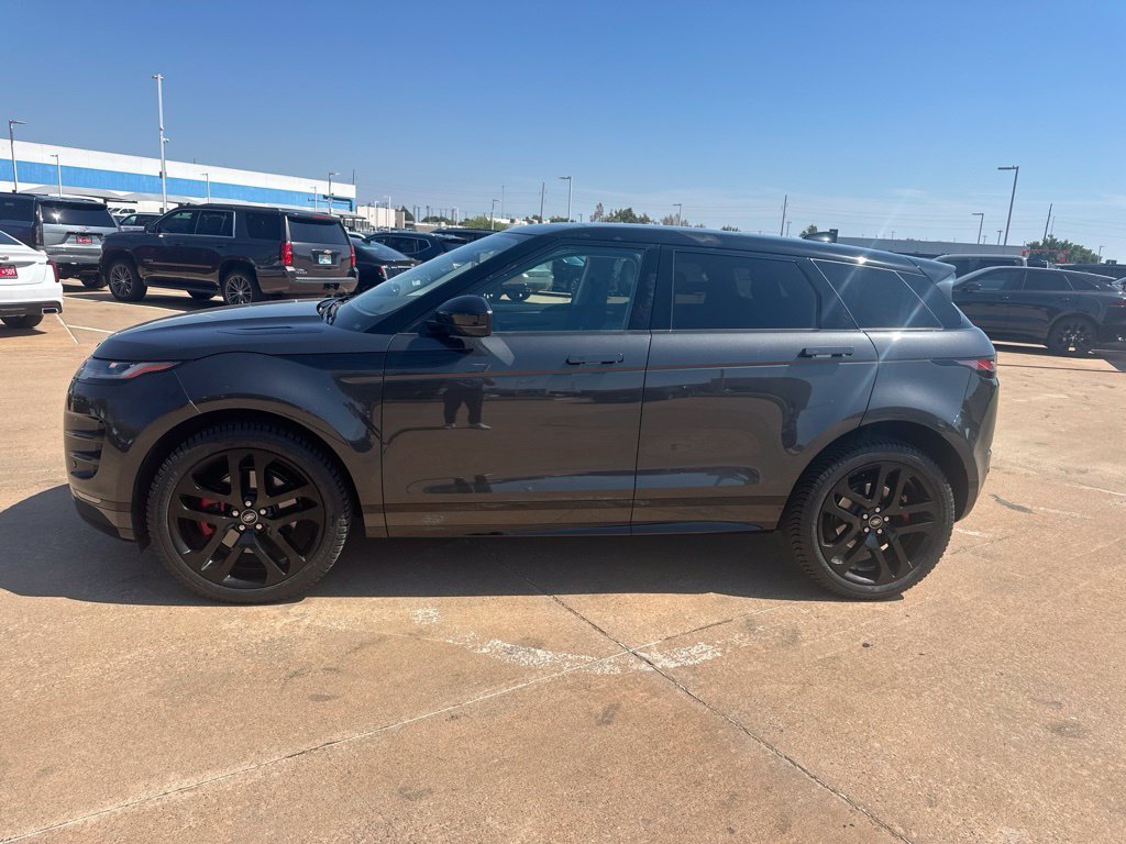 Used 2023  Land Rover R-Dynamic SE image 2