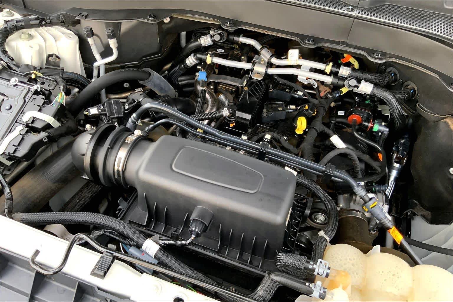 Certified Used 2024 Oxford White Ford XLT image 33