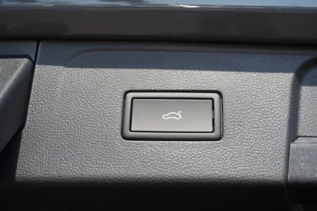 New 2026 Pure Gray Volkswagen 2.0T SE w/Technology image 11
