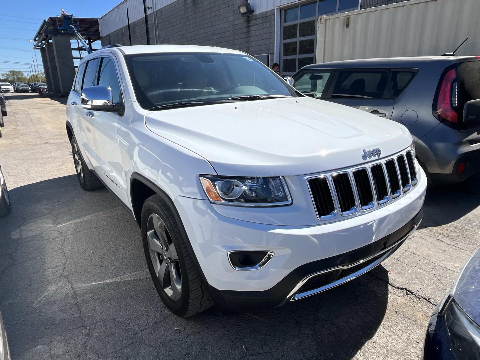 Used 2015 Bright White Clearcoat Jeep Limited image 1