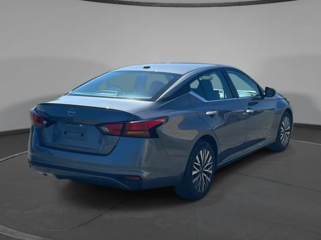 2025 Nissan Altima SV - Photo 7