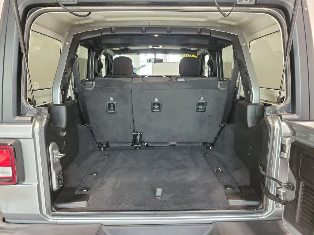 Used 2020 Silver Jeep Unlimited Sport S image 11