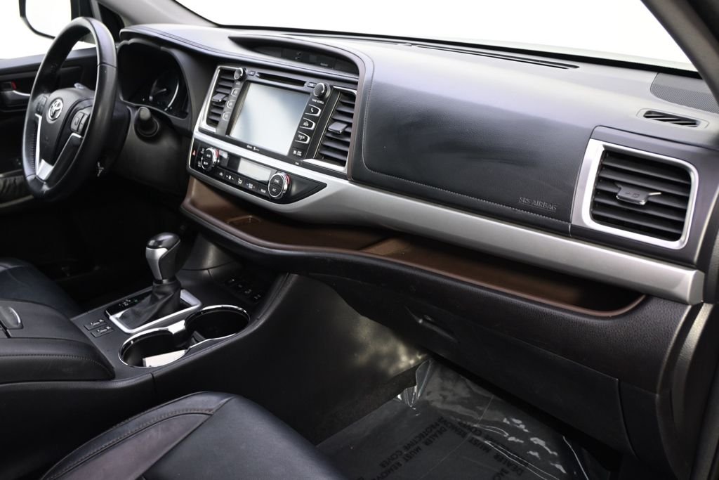 Used 2015 Attitude Black Metallic Toyota XLE V6 image 15