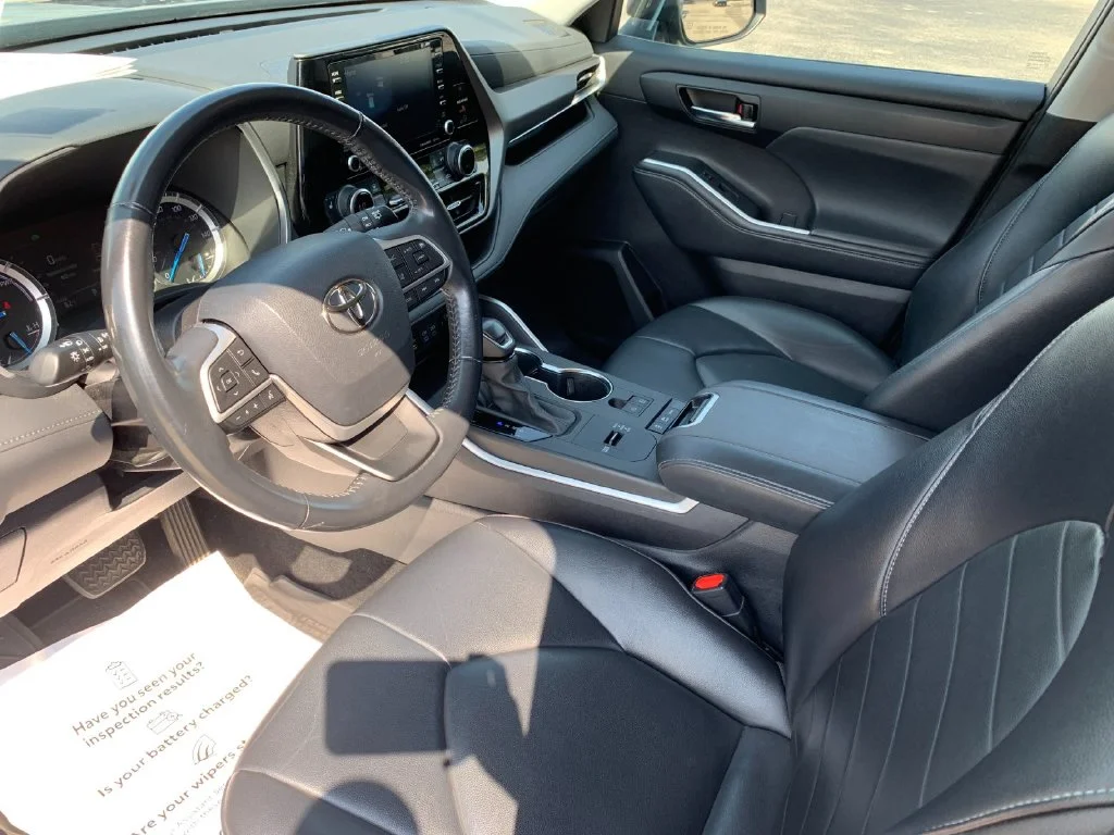Used 2022 Gray Toyota XLE image 11
