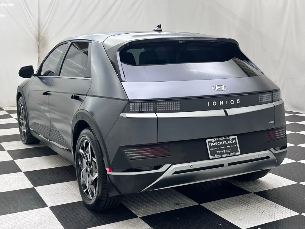 Used 2023 Gray Hyundai SEL image 5