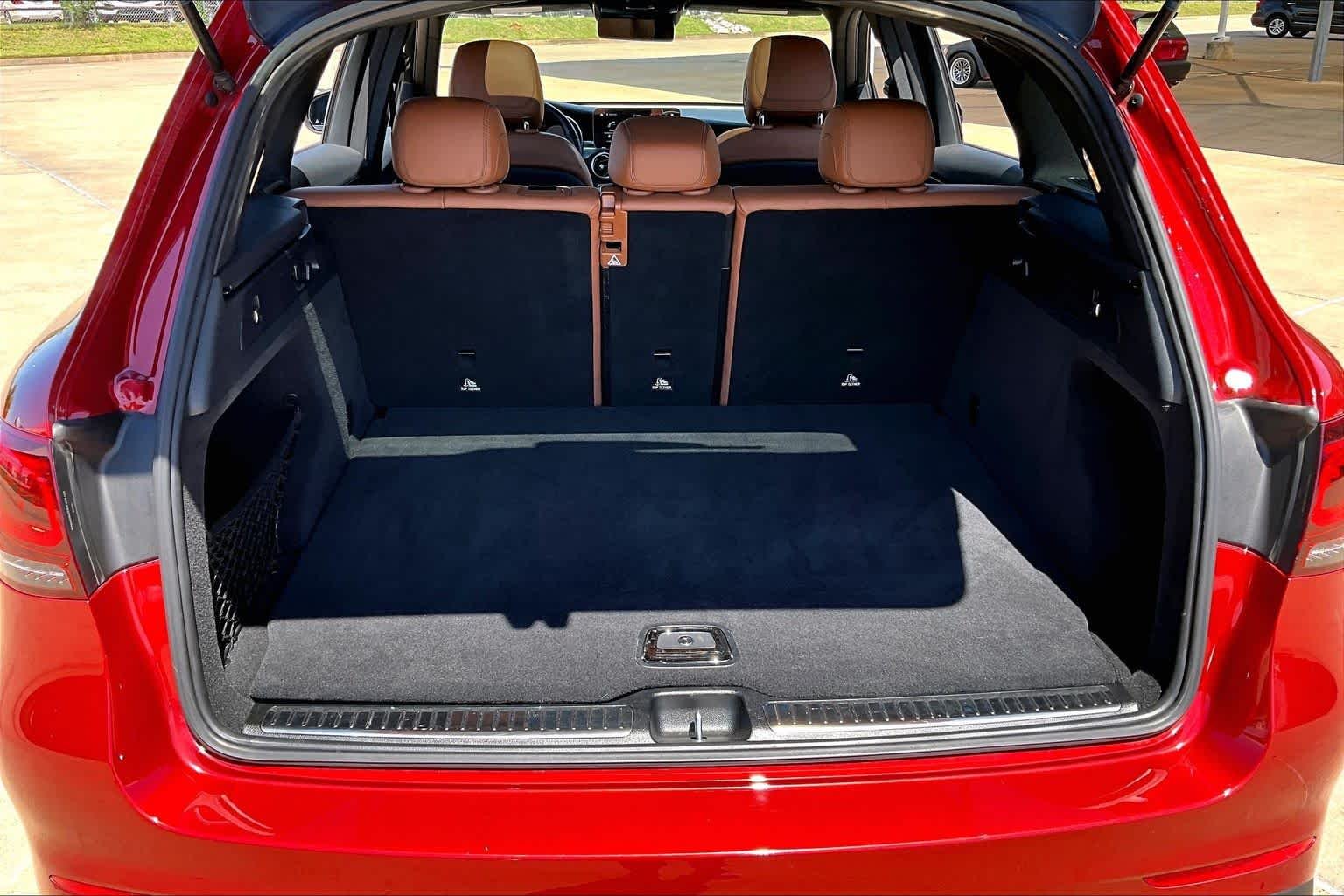 Used 2021 designo Cardinal Red Metallic Mercedes-Benz GLC 300 image 31