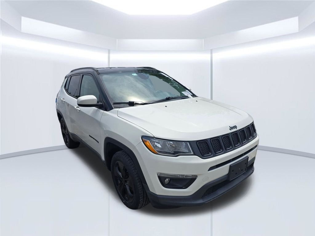 Used 2018 White Jeep Latitude image 3