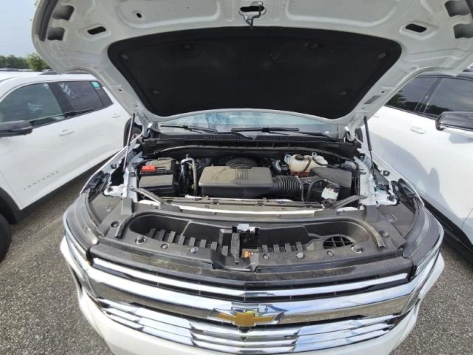 Used 2025 Iridescent Pearl Tricoat Chevrolet Premier image 11