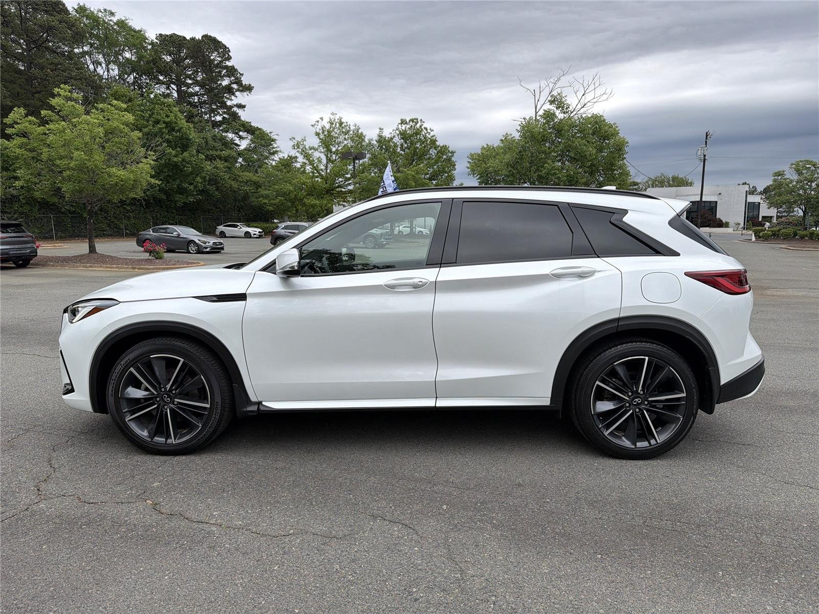 Used 2023 Radiant White INFINITI SPORT image 23